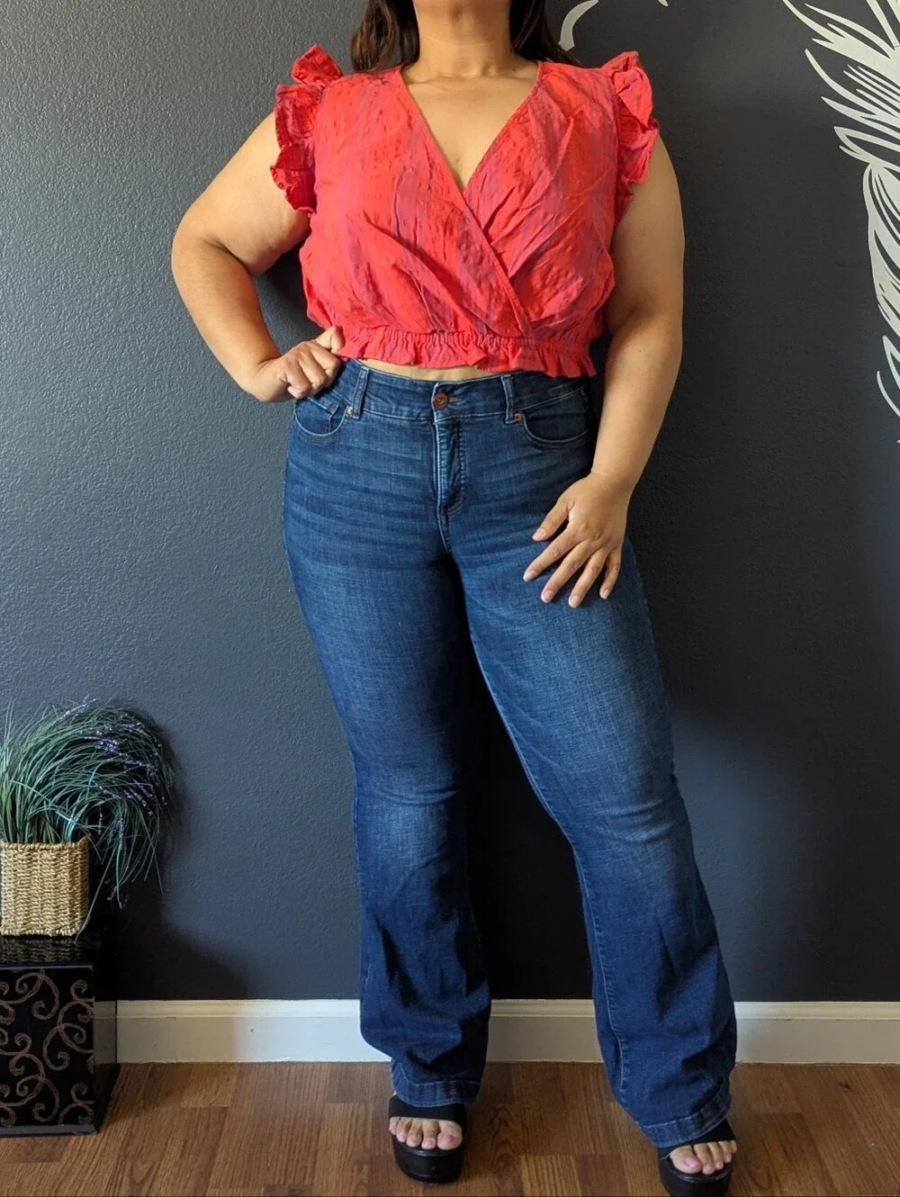 Universal Thread Crop Ruffle Top - Picture 3 of 9